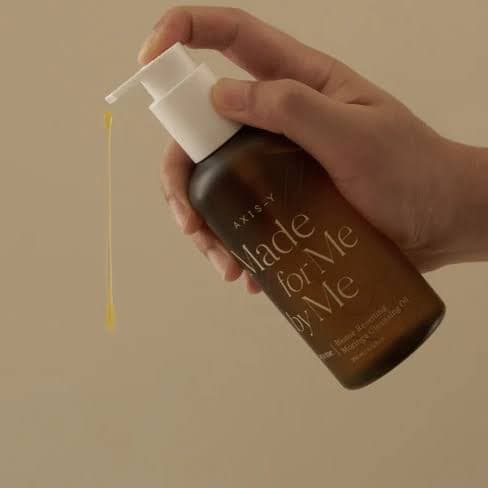 Biome Resetting Moringa Cleansing Oil Texture